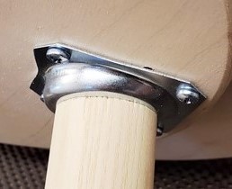 Leg Assembly Mounted to Bottom of Table